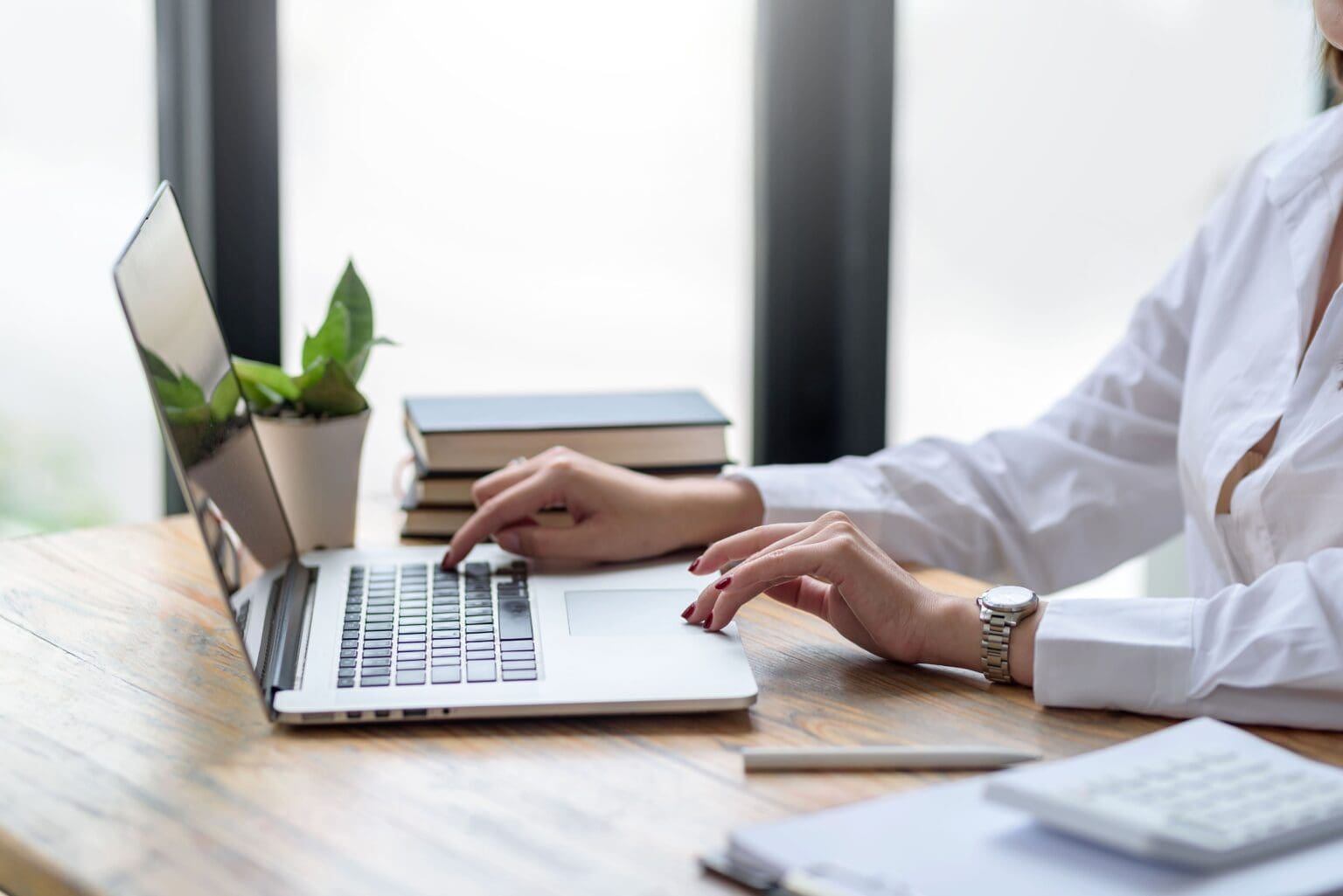 Person using a computer, representing cybersecurity and online data protection.